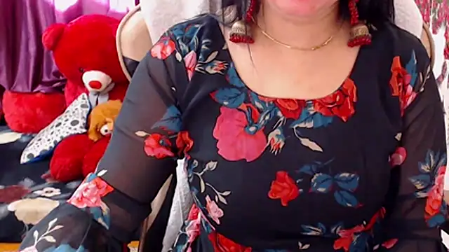 Snapshot of Naughty_Kashish chatting on February 19, 2026, 5:37 am Naughty Kashish online show from February 19, 2026, 5:37 am