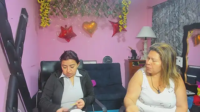 lesbiancuple online show from February 18, 2026, 12:12 pm