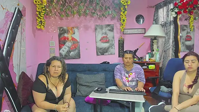 lesbiancuple online show from April 30, 2026, 12:01 pm