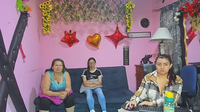 lesbiancuple online show from March 18, 2026, 11:57 am