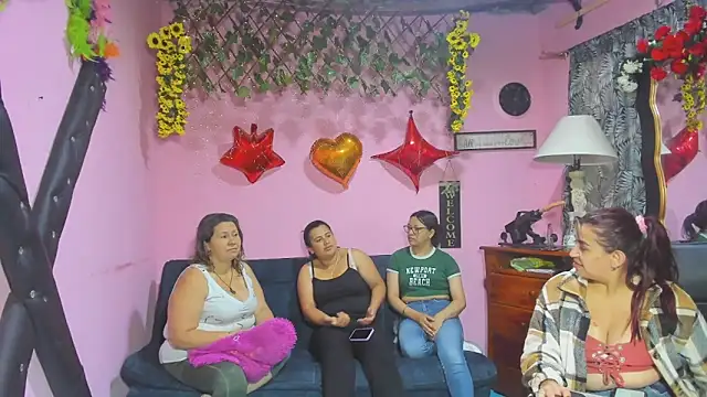 lesbiancuple online show from March 17, 2026, 11:57 am
