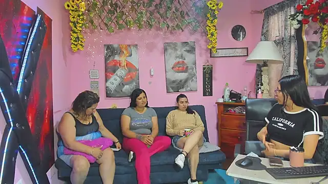 lesbiancuple online show from April 8, 2026, 12:17 pm