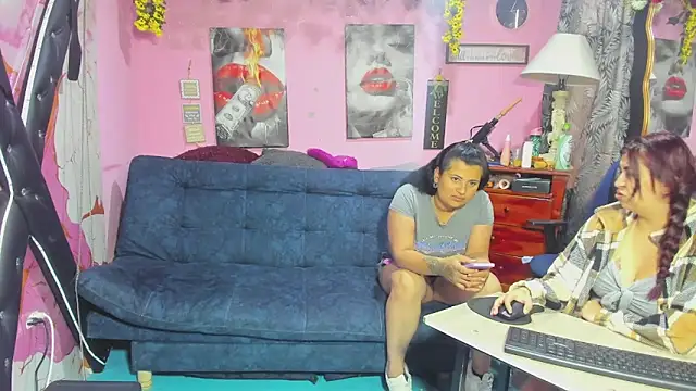 lesbiancuple online show from May 4, 2026, 12:08 pm
