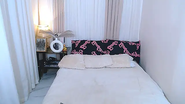 Snapshot of Mimi_Cums chatting on November 6, 2025, 1:53 am Mimi Cums online show from November 6, 2025, 1:53 am