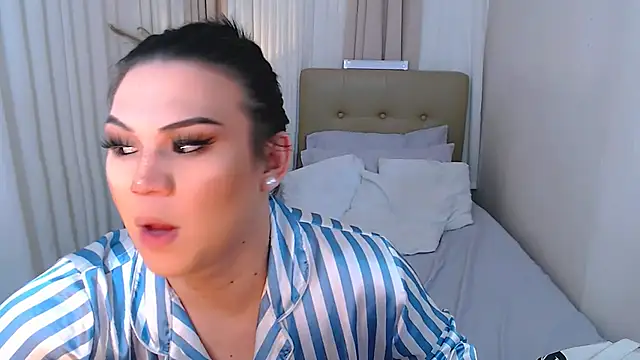 Snapshot of Mimi_Cums chatting on November 18, 2025, 11:15 pm Mimi Cums online show from November 18, 2025, 11:15 pm