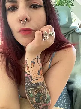 LunaMoongirl online show from May 1, 2026, 3:39 pm