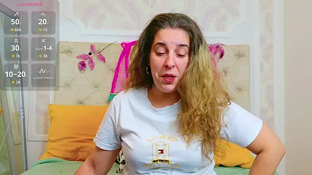 Snapshot of KarinaNoir chatting on November 1, 2025, 5:03 am KarinaNoir online show from November 1, 2025, 5:03 am