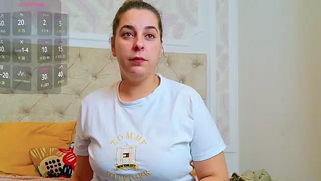 Snapshot of KarinaNoir chatting on October 14, 2025, 3:51 am KarinaNoir online show from October 14, 2025, 3:51 am