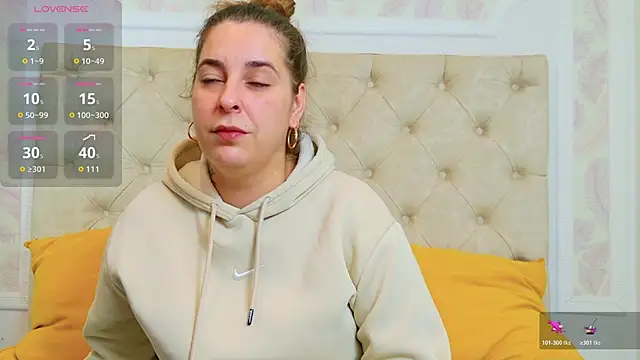 Snapshot of KarinaNoir chatting on November 6, 2025, 3:43 am KarinaNoir online show from November 6, 2025, 3:43 am