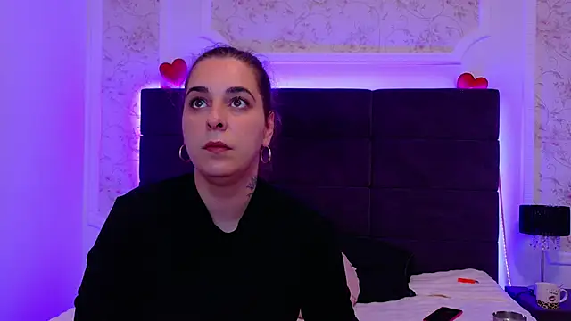 Snapshot of KarinaNoir chatting on May 14, 2026, 3:47 am KarinaNoir online show from May 14, 2026, 3:47 am