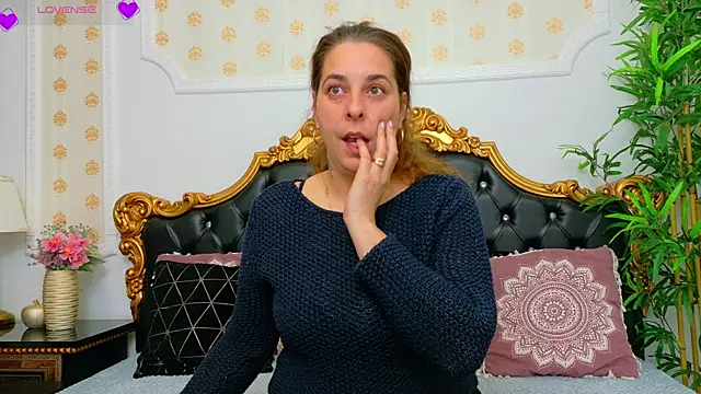 KarinaNoir online show from April 25, 2026, 3:53 am