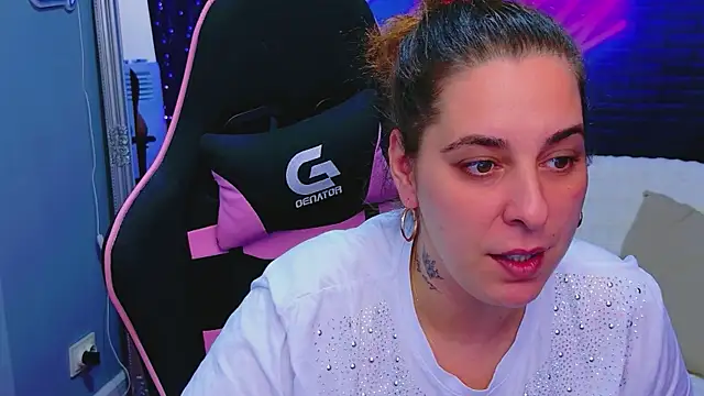 KarinaNoir online show from August 3, 2026, 3:58 am
