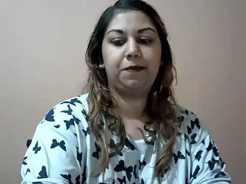 Snapshot of bellachow10 chatting on October 28, 2025, 6:34 am bellachow10 online show from October 28, 2025, 6:34 am