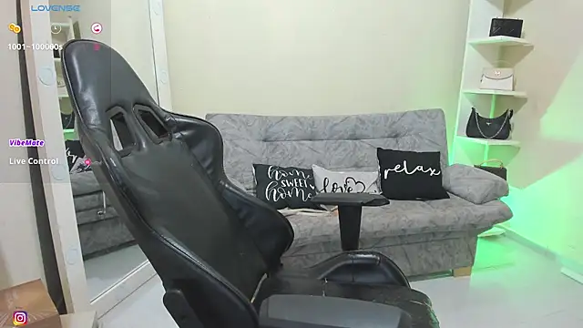 Snapshot of candy_alicee chatting on May 15, 2026, 10:35 am candy alicee online show from May 15, 2026, 10:35 am
