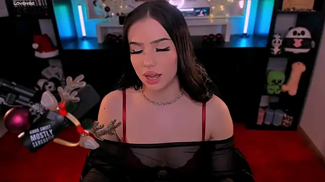 Snapshot of SofiRusselle chatting on December 13, 2025, 8:04 pm SofiRusselle online show from December 13, 2025, 8:04 pm