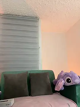 Snapshot of sophie_cute66 chatting on December 19, 2025, 6:05 am sophie cute66 online show from December 19, 2025, 6:05 am