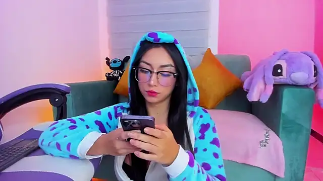 Snapshot of sophie_cute66 chatting on December 16, 2025, 6:39 am sophie cute66 online show from December 16, 2025, 6:39 am