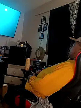 Snapshot of yellowwetfox chatting on December 29, 2024, 2:38 am yellowwetfox online show from December 29, 2024, 2:38 am