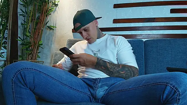 Snapshot of Joeysexx2 chatting on November 10, 2025, 3:33 am Joeysexx2 online show from November 10, 2025, 3:33 am