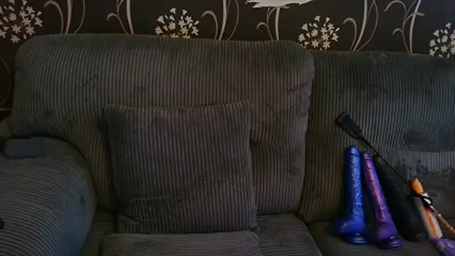 HouseWifeWhore Milf online show from March 25, 2026, 2:27 pm