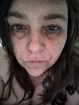 HouseWifeWhore Milf online show from May 7, 2026, 4:21 pm