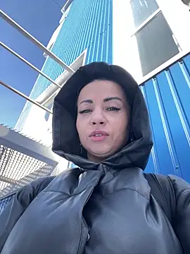 Snapshot of CrazzyChicks chatting on March 19, 2026, 6:02 am CrazzyChicks online show from March 19, 2026, 6:02 am