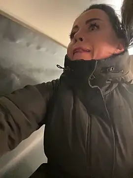 Snapshot of CrazzyChicks chatting on February 12, 2026, 6:24 am CrazzyChicks online show from February 12, 2026, 6:24 am