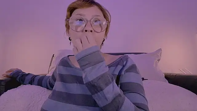 Snapshot of Lilmuh_ chatting on May 14, 2026, 1:02 am Lilmuh online show from May 14, 2026, 1:02 am