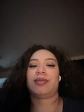 Snapshot of CarmelaAnthony chatting on March 5, 2025, 12:11 pm CarmelaAnthony online show from March 5, 2025, 12:11 pm