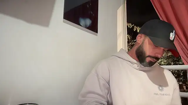 romeolovedark online show from November 25, 2025, 4:57 am