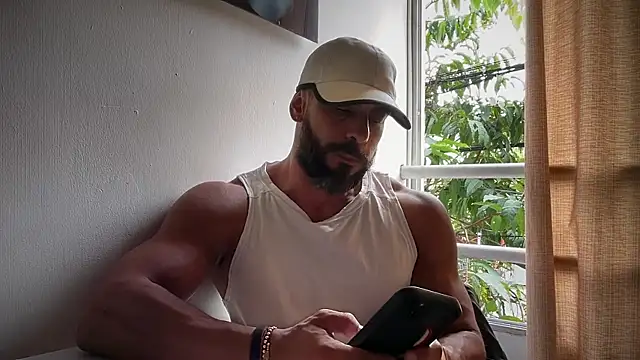 Snapshot of romeolovedark chatting on June 26, 2026, 4:02 pm romeolovedark online show from June 26, 2026, 4:02 pm