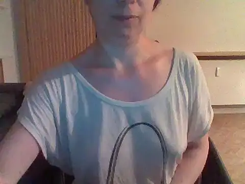 Moi Lina online show from July 21, 2026, 10:44 pm