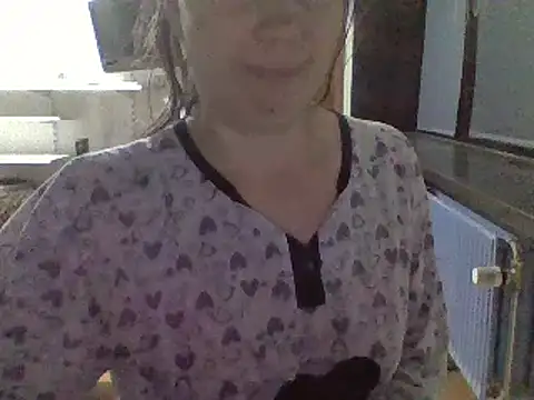 Moi Lina online show from October 22, 2025, 10:41 pm