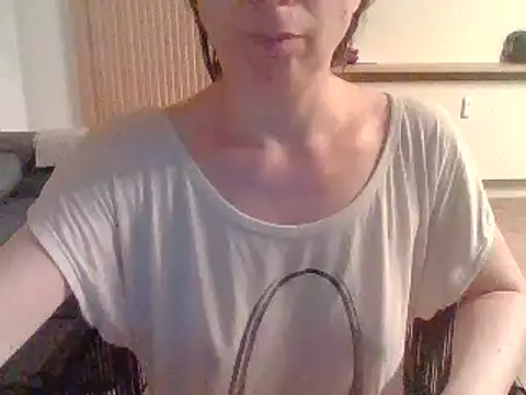 Moi Lina online show from July 17, 2026, 11:02 pm