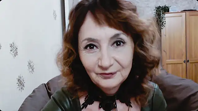 Snapshot of AnnieEltgant chatting on December 14, 2025, 6:19 am AnnieEltgant online show from December 14, 2025, 6:19 am