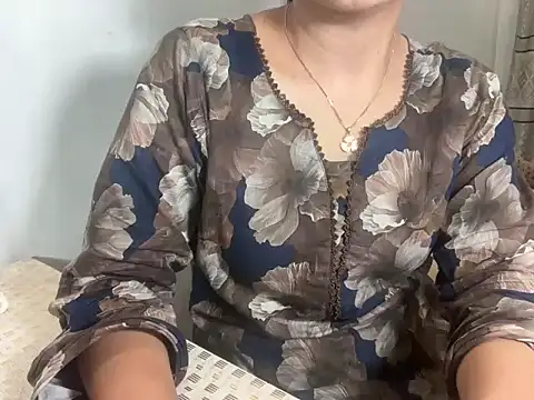 Snapshot of Chanchal--Navya chatting on June 25, 2026, 6:46 pm Chanchal--Navya online show from June 25, 2026, 6:46 pm