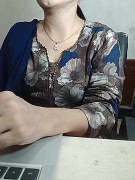 Snapshot of Chanchal--Navya chatting on June 15, 2026, 6:29 pm Chanchal--Navya online show from June 15, 2026, 6:29 pm