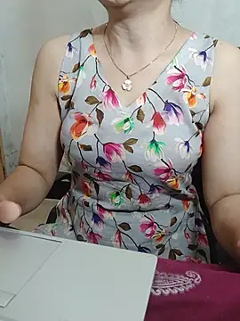 Snapshot of Chanchal--Navya chatting on June 24, 2026, 6:28 pm Chanchal--Navya online show from June 24, 2026, 6:28 pm