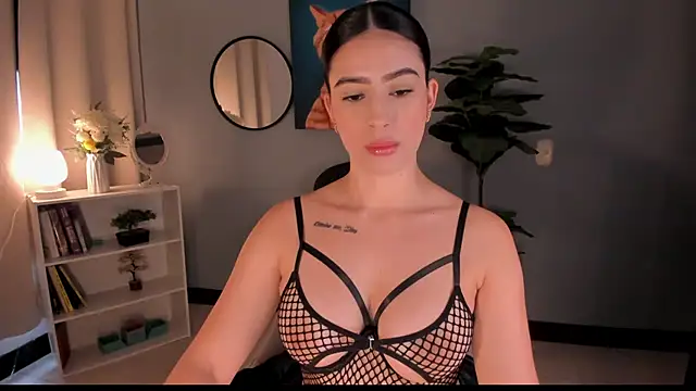 Snapshot of LiaPearce chatting on November 25, 2025, 12:27 pm LiaPearce online show from November 25, 2025, 12:27 pm