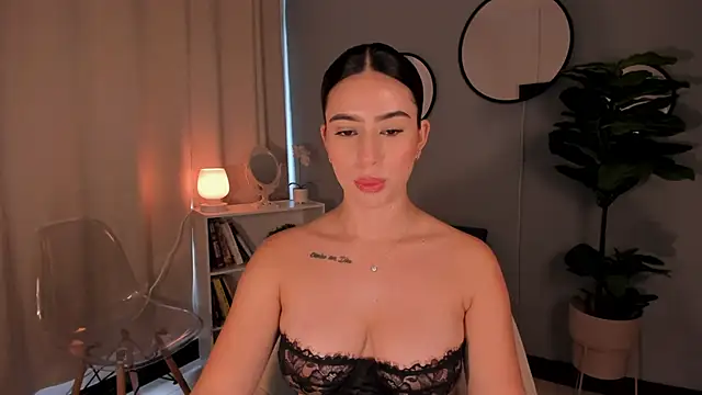 Snapshot of LiaPearce chatting on October 8, 2025, 12:28 pm LiaPearce online show from October 8, 2025, 12:28 pm