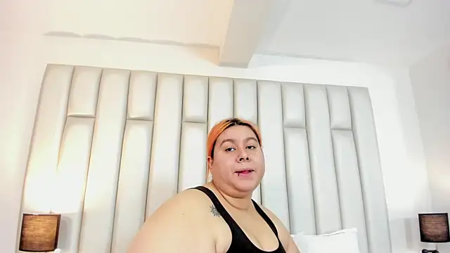 aandreaperez online show from October 15, 2025, 11:40 am