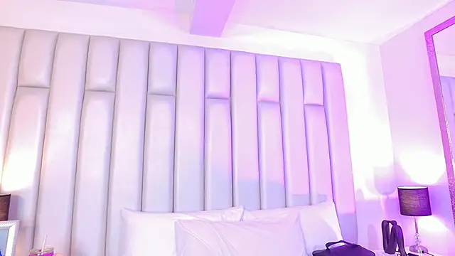 aandreaperez online show from February 16, 2026, 11:42 am