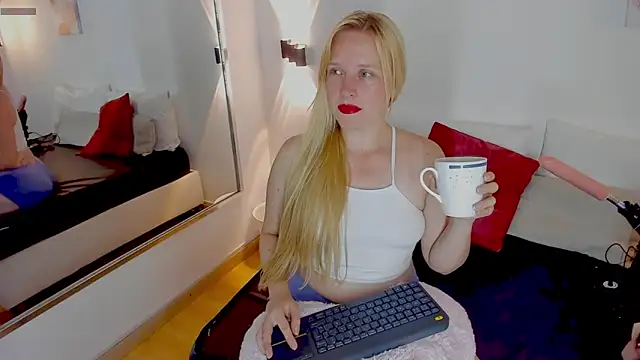 EmilySumer online show from April 30, 2026, 4:30 am