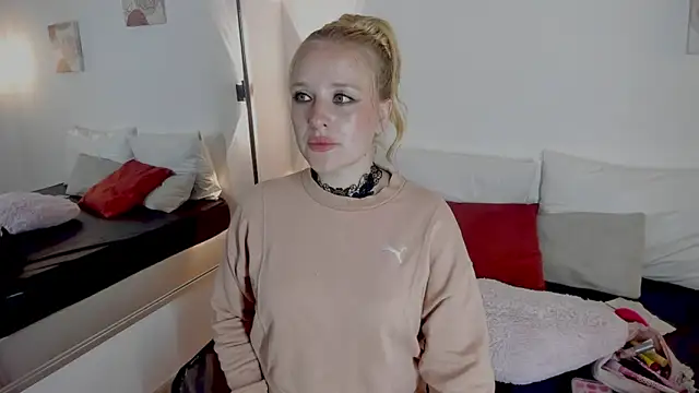 EmilySumer online show from April 25, 2026, 2:14 pm