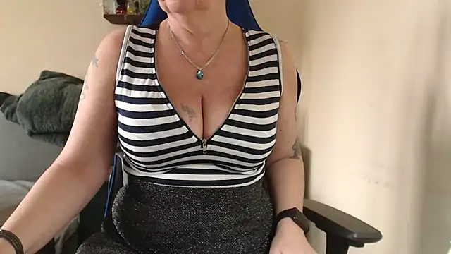 Snapshot of Diablica41 chatting on November 25, 2025, 9:42 am Diablica41 online show from November 25, 2025, 9:42 am