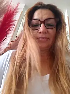 Snapshot of gisela27 chatting on May 17, 2026, 9:26 pm gisela27 online show from May 17, 2026, 9:26 pm