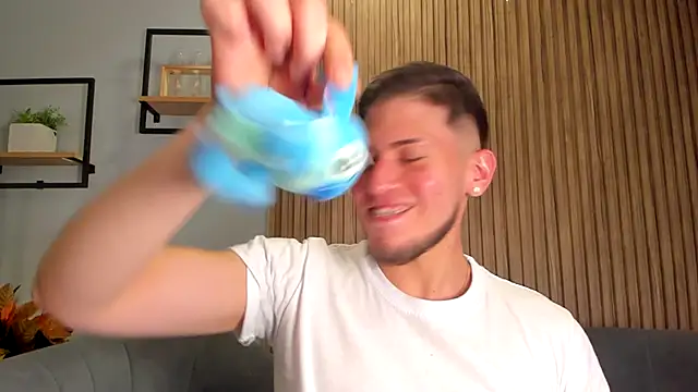 Snapshot of SebastianMaximoff chatting on December 16, 2025, 7:29 pm SebastianMaximoff online show from December 16, 2025, 7:29 pm