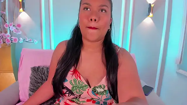 Snapshot of ale_cam chatting on October 17, 2025, 10:00 pm ale cam online show from October 17, 2025, 10:00 pm