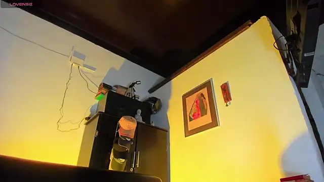 Snapshot of CamiloGray_ chatting on October 14, 2025, 1:56 pm CamiloGray online show from October 14, 2025, 1:56 pm