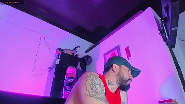 Snapshot of CamiloGray_ chatting on October 15, 2025, 1:52 pm CamiloGray online show from October 15, 2025, 1:52 pm